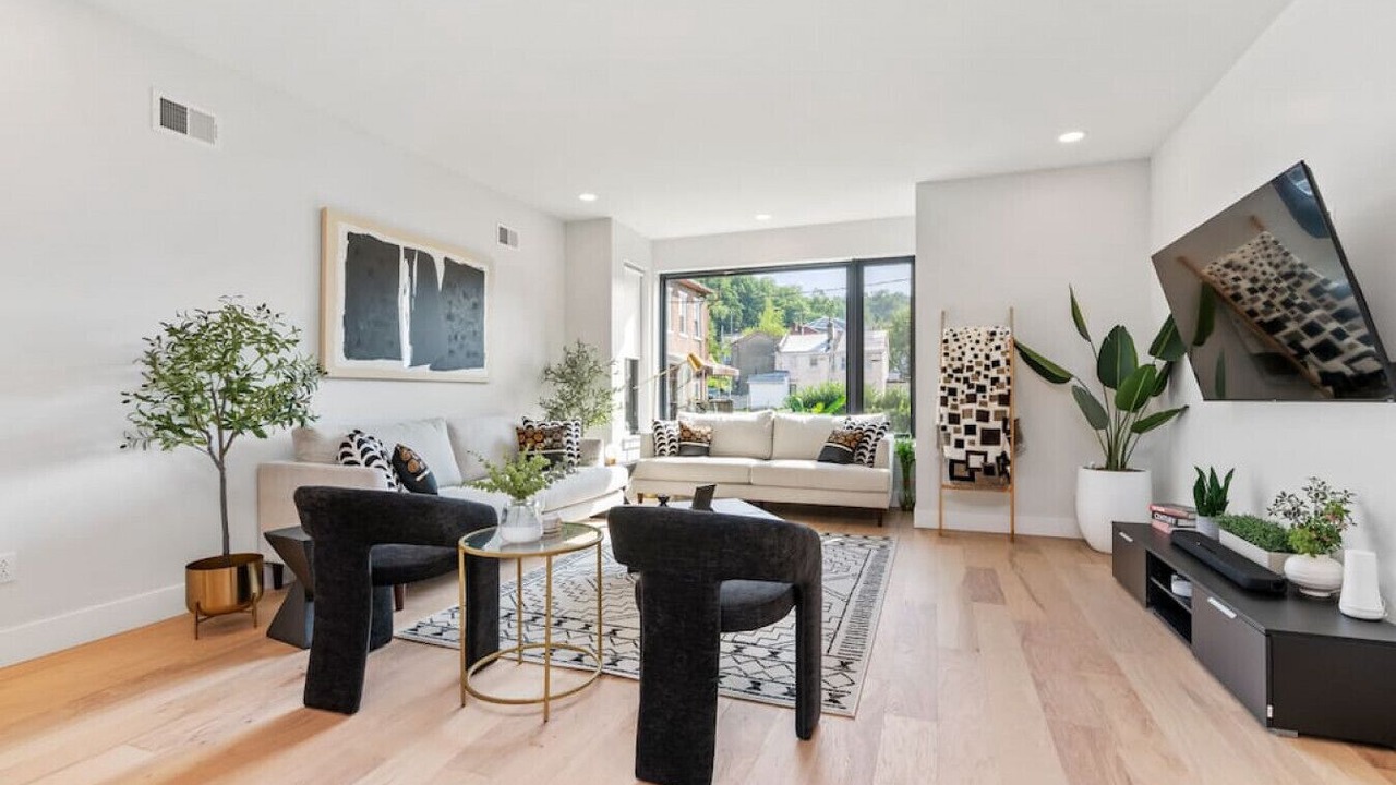 Photo of Livingroom in Central Northside