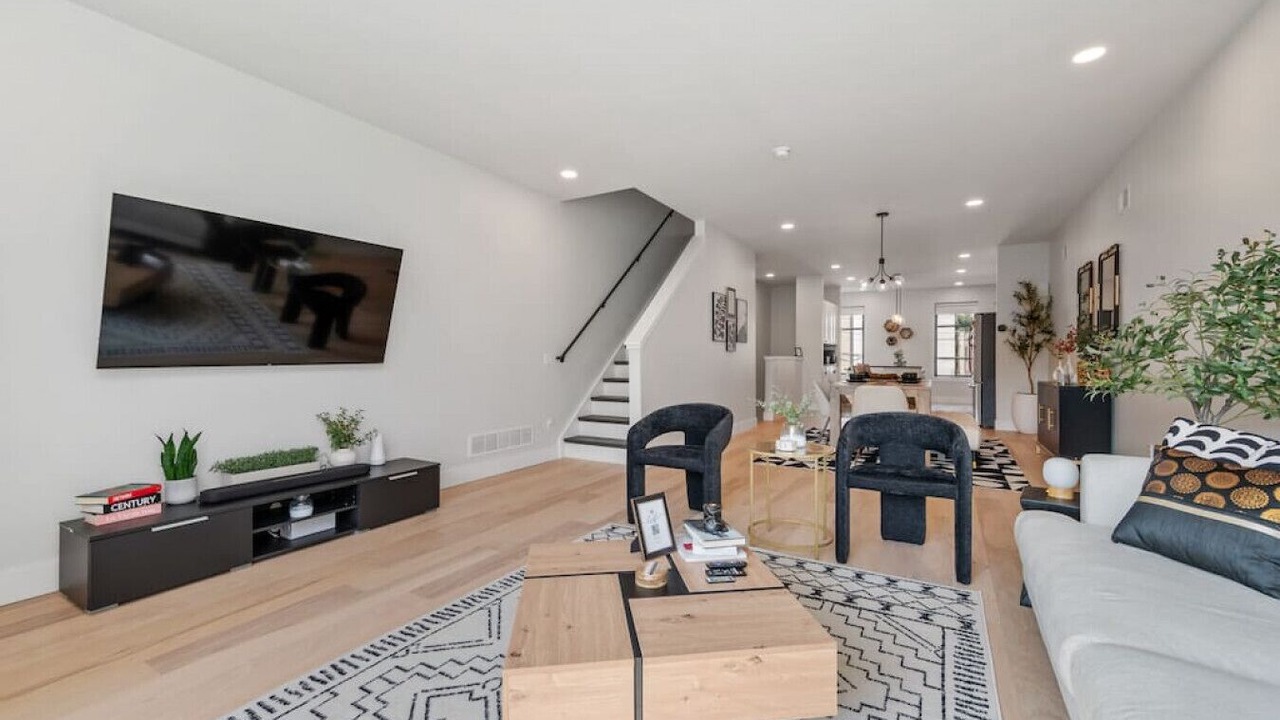 Photo of Livingroom in Central Northside