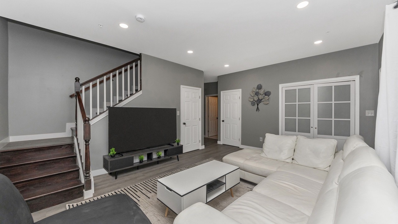 Photo of Livingroom in Lansdowne