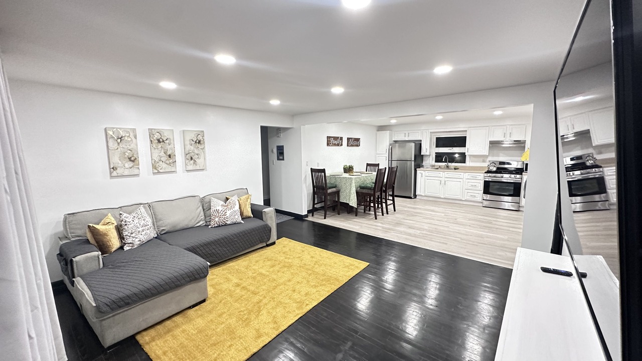 Photo of Livingroom in Belleville