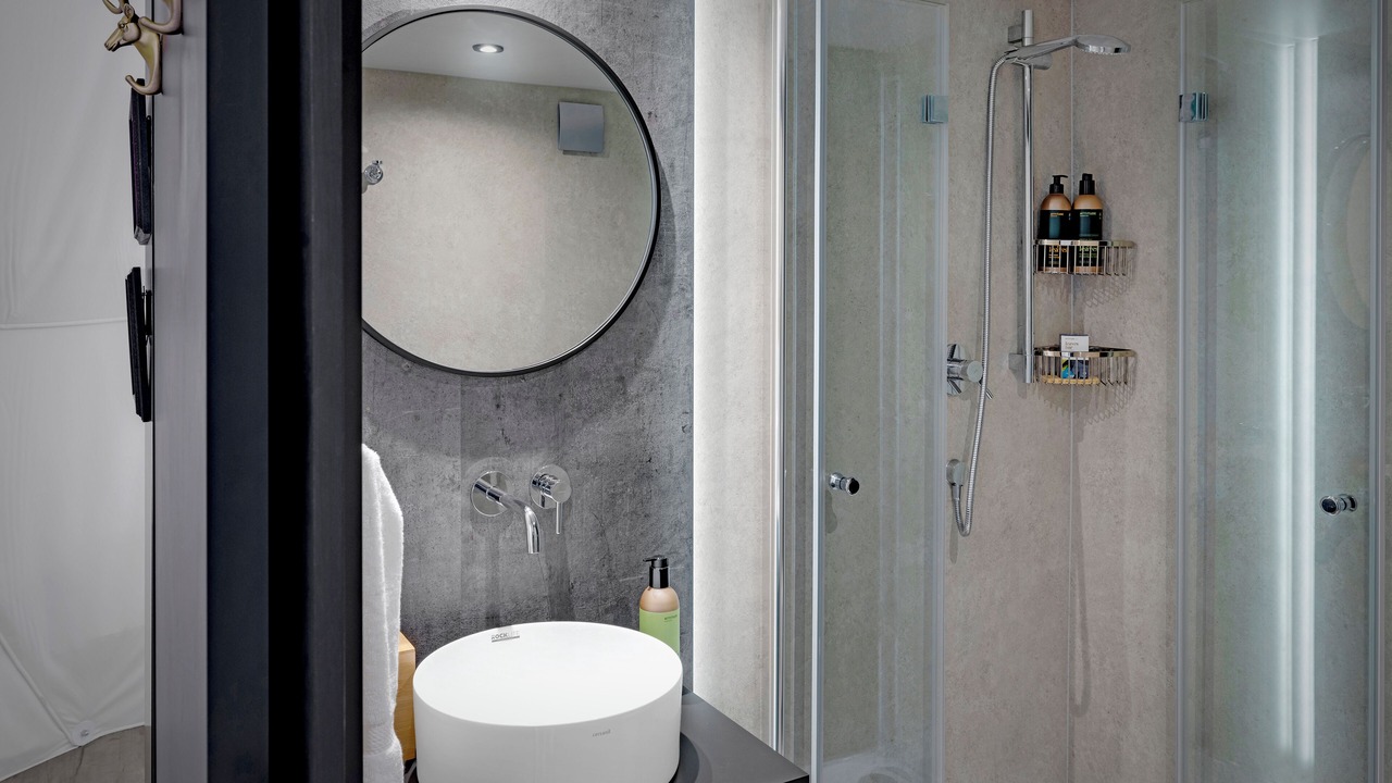 Photo of Bathroom in Swan Lake