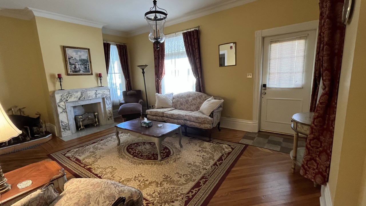 Photo of Livingroom in Butler