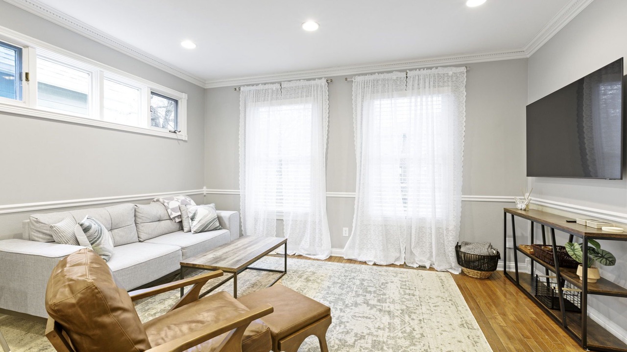 Photo of Livingroom in Chatham-Arch