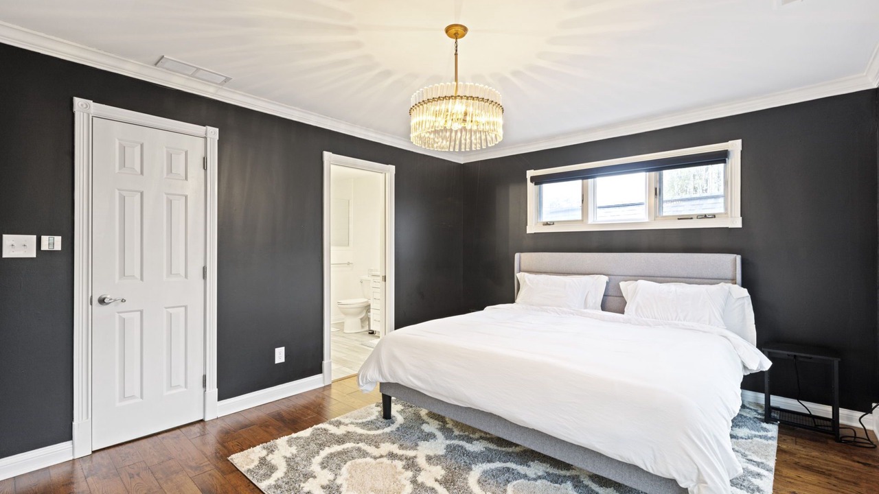 Photo of Bedroom in Chatham-Arch