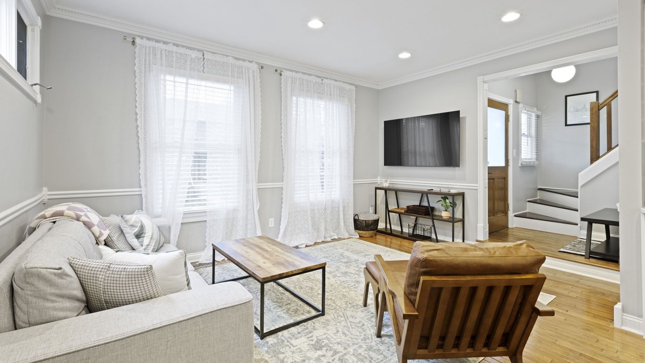 Photo of Livingroom in Chatham-Arch