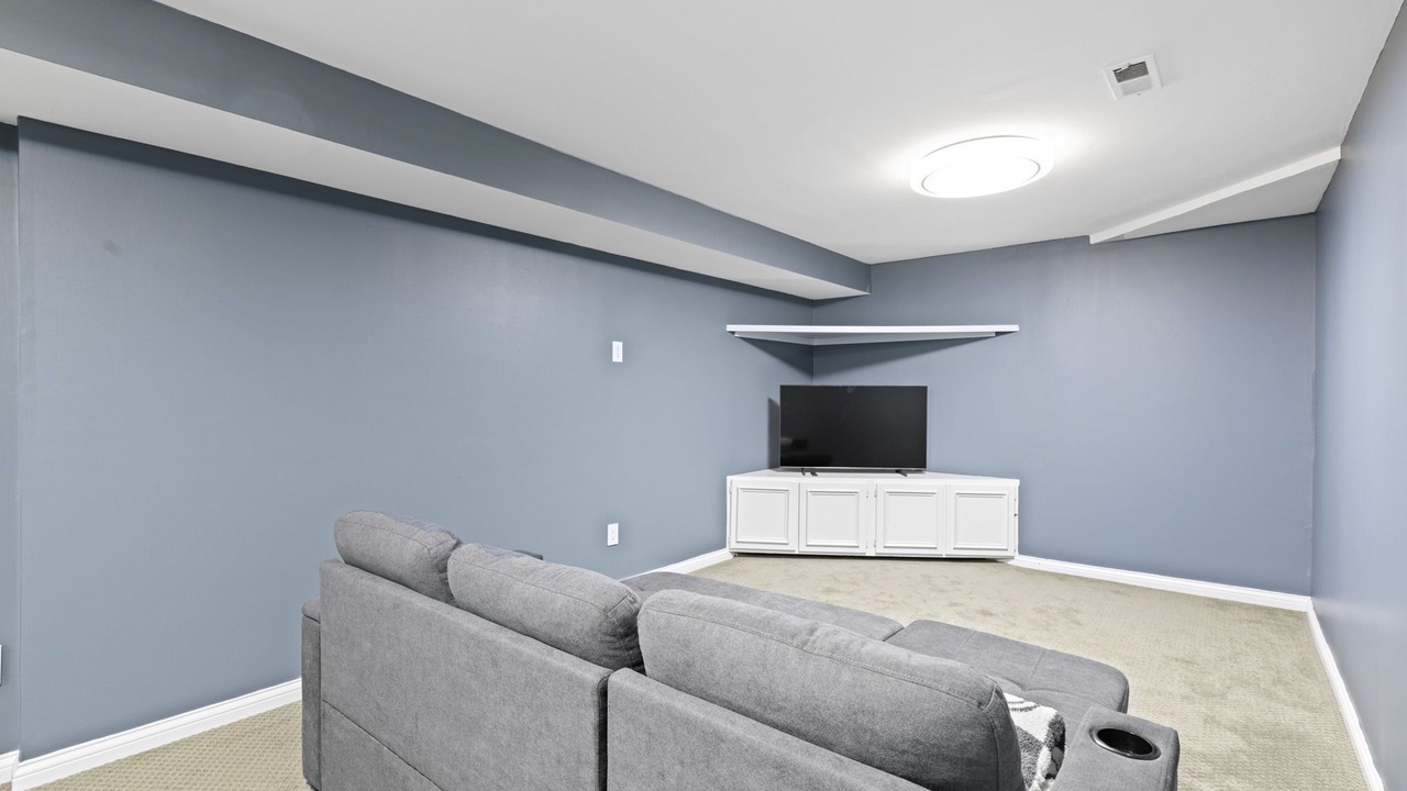 Photo of Livingroom in Chatham-Arch