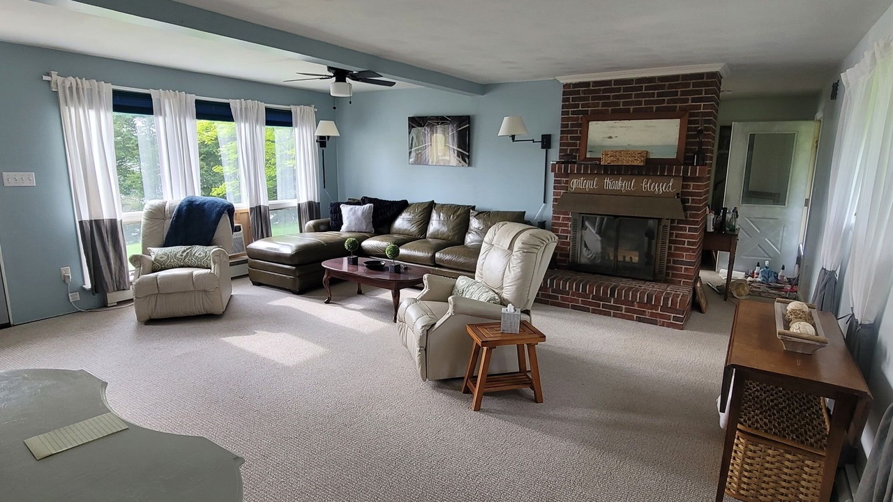 Photo of Livingroom in Guilford