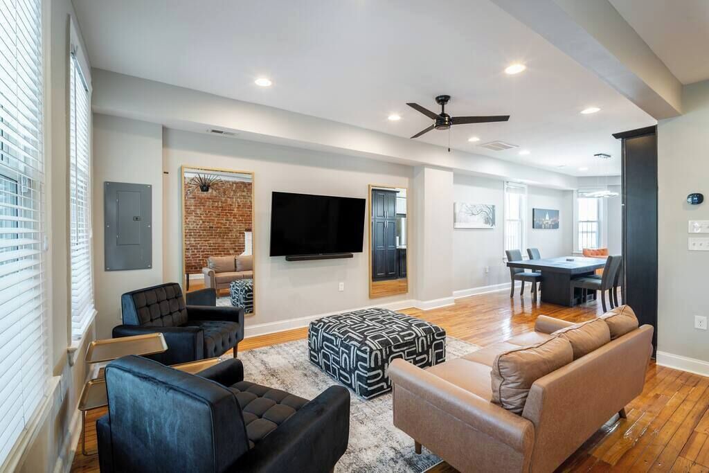Photo of Livingroom in Near Northeast