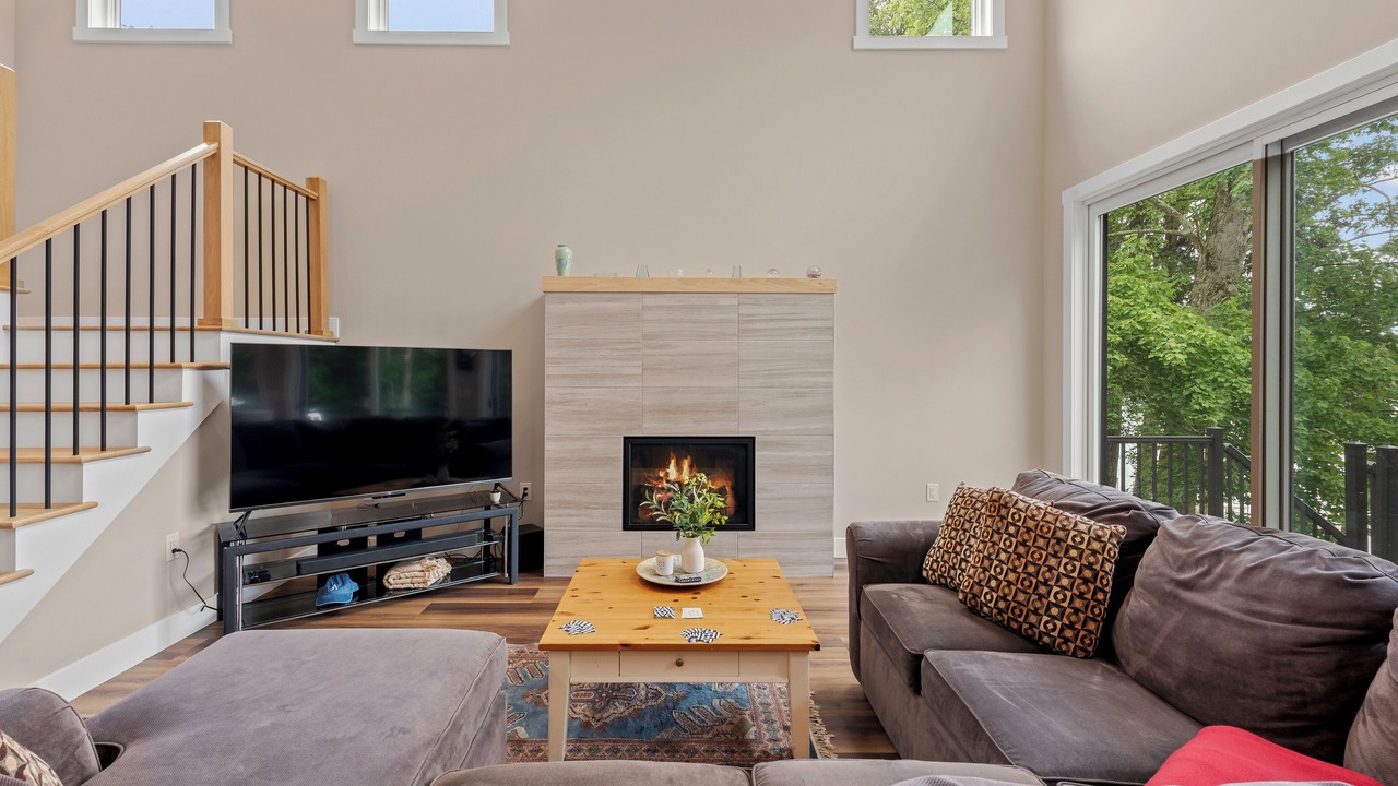 Photo of Livingroom in Penn Lake Park