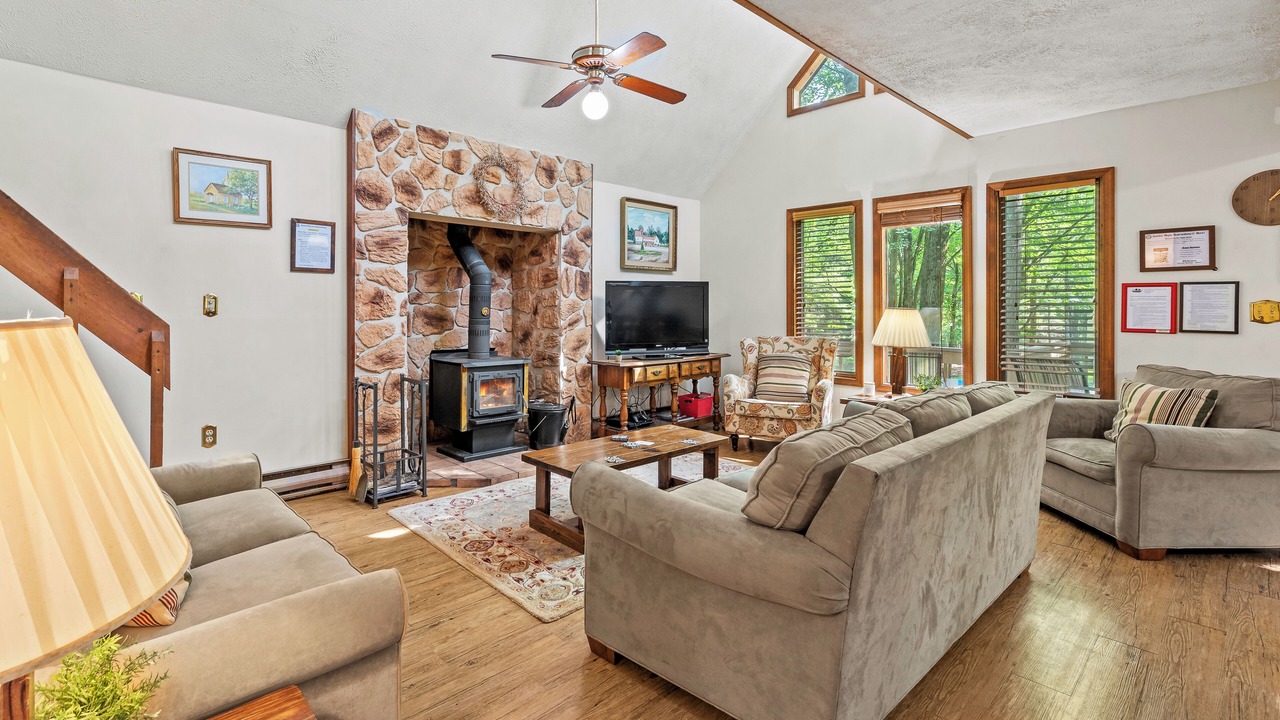 Photo of Livingroom in Briar Crest Woods