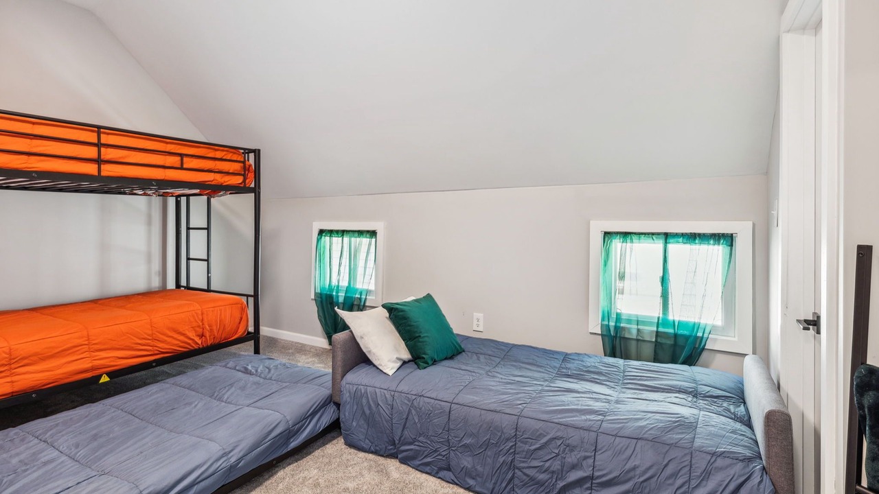 Photo of Bedroom in Detroit - Shoreway