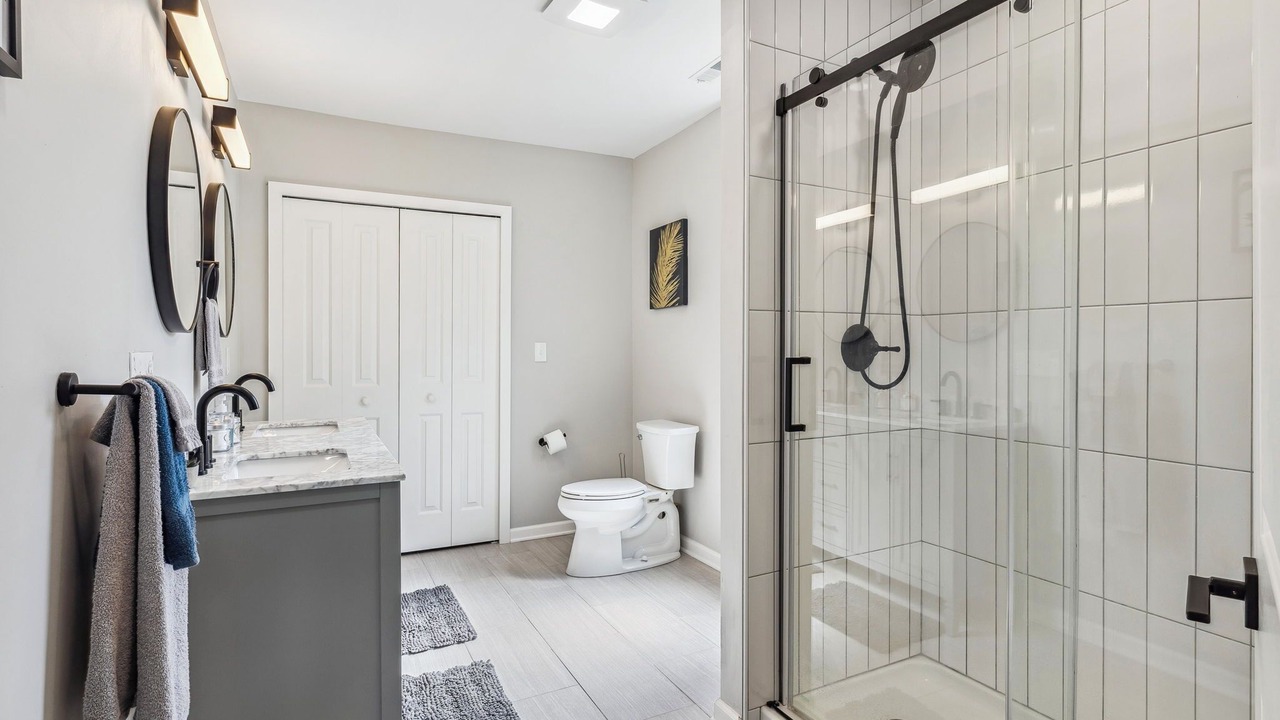 Photo of Bathroom in Detroit - Shoreway