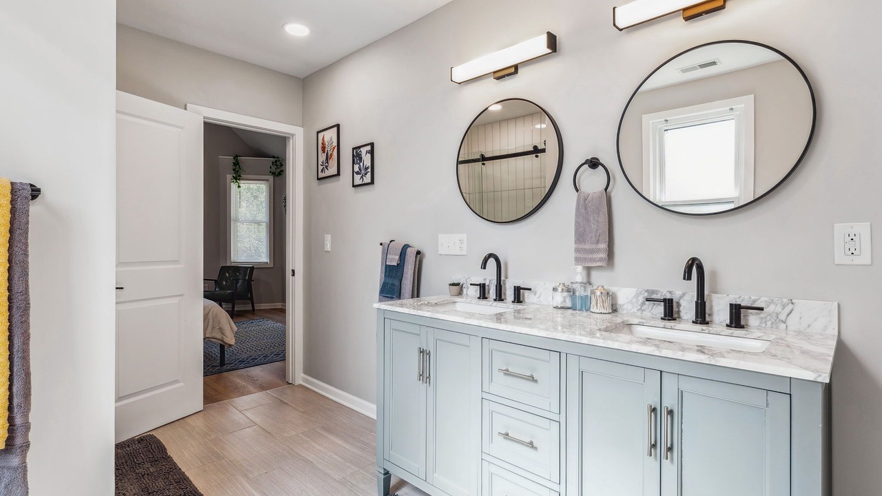 Photo of Bathroom in Detroit - Shoreway