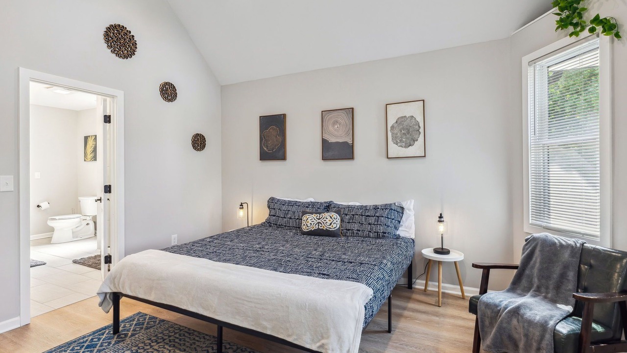 Photo of Bedroom in Detroit - Shoreway