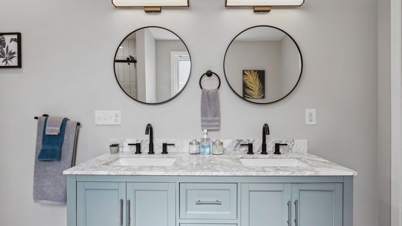 Photo of Bathroom in Detroit - Shoreway