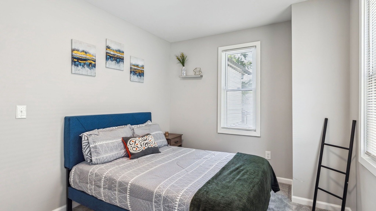Photo of Bedroom in Detroit - Shoreway