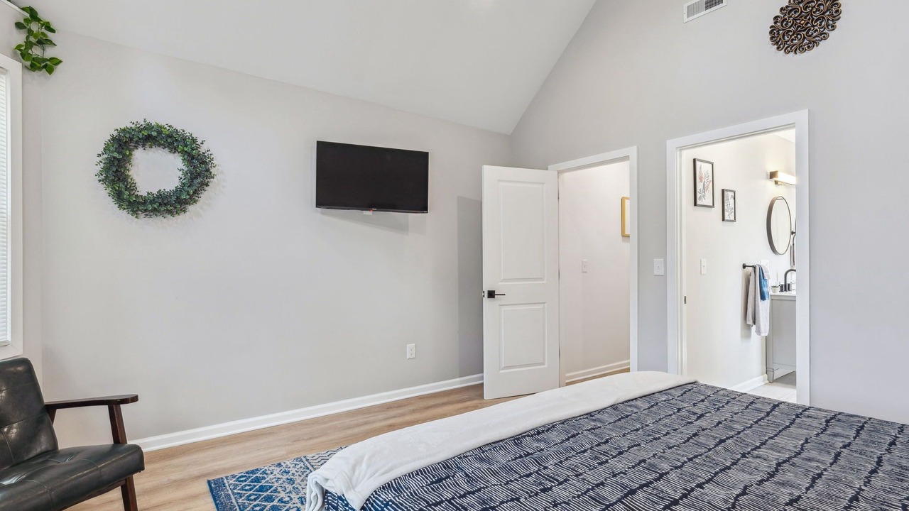 Photo of Bedroom in Detroit - Shoreway