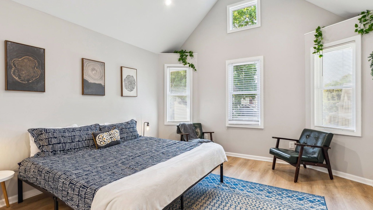 Photo of Bedroom in Detroit - Shoreway