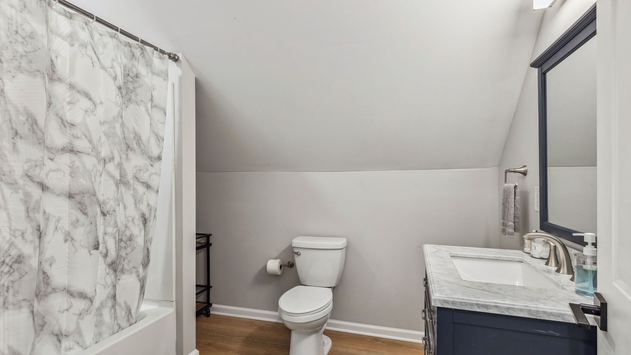 Photo of Bathroom in Detroit - Shoreway