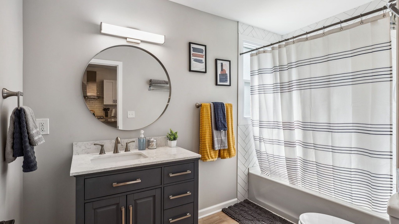 Photo of Bathroom in Detroit - Shoreway