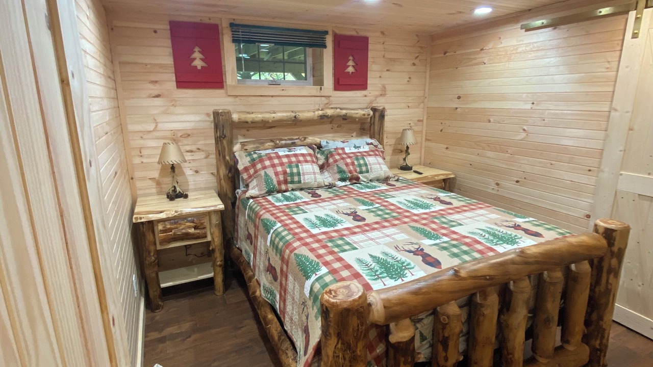 Photo of Bedroom in Roscoe