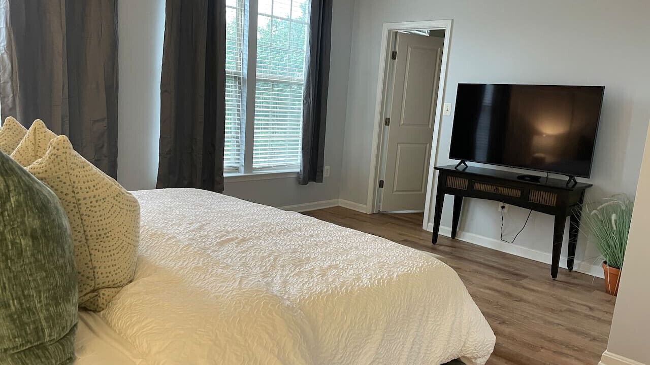 Photo of Bedroom in Lakeview