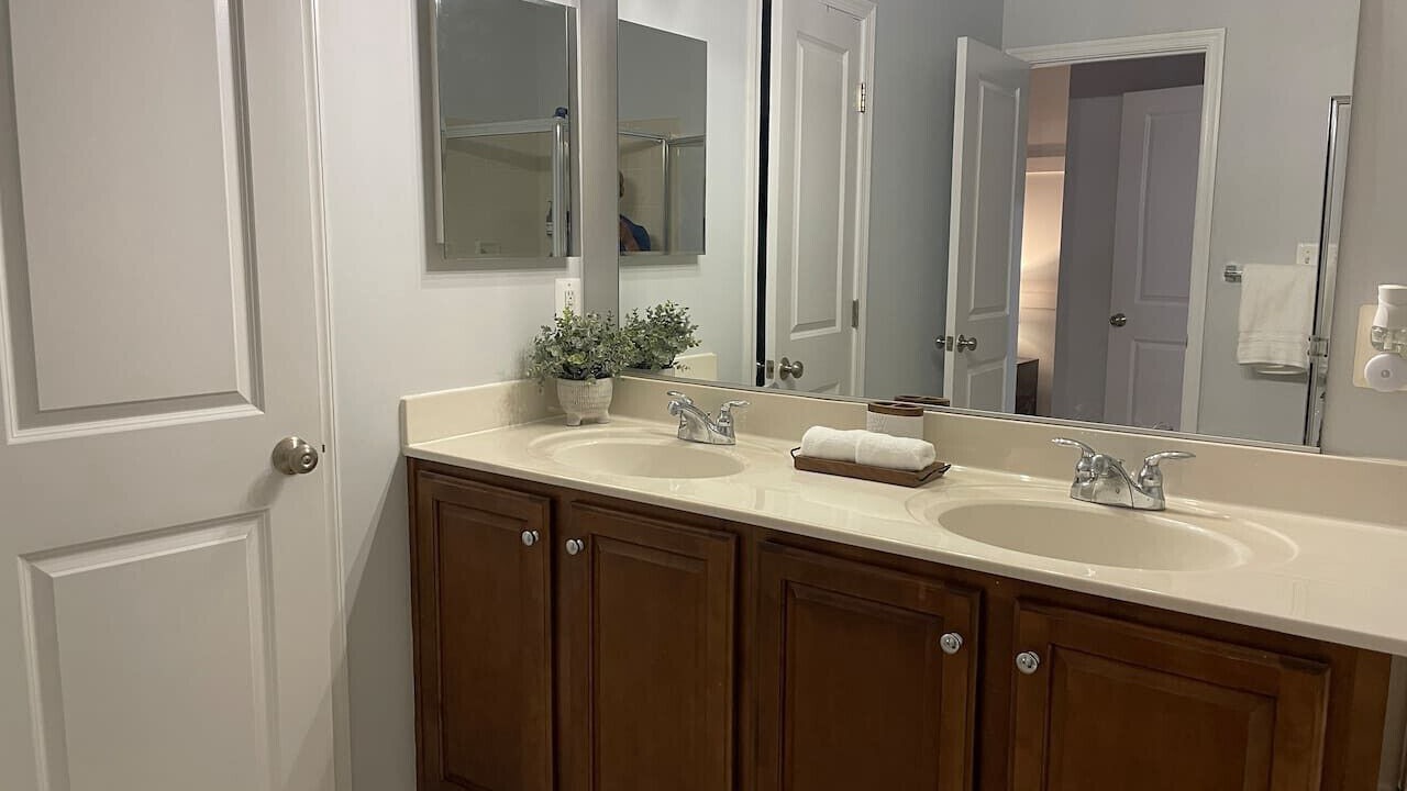 Photo of Bathroom in Lakeview