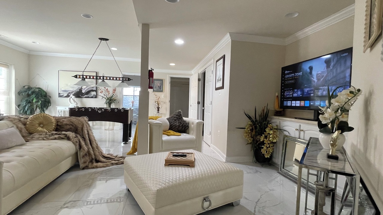 Photo of Livingroom in Calverton