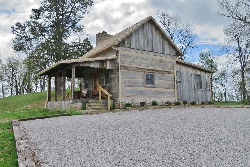 Photo of Outdoor in Clendenin