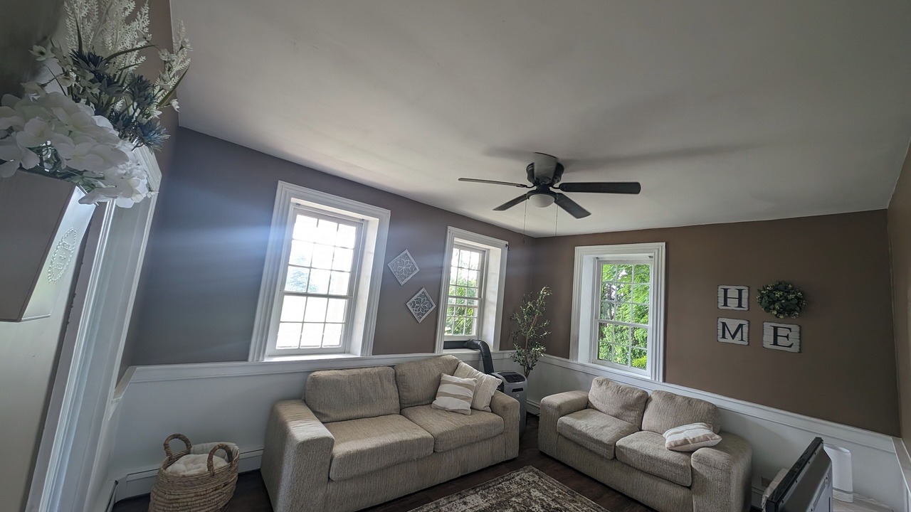 Photo of Livingroom in Lebanon - Pine Grove