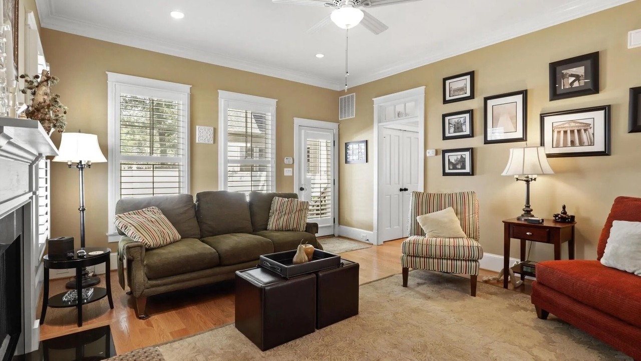 Photo of Livingroom in Aurora Highlands