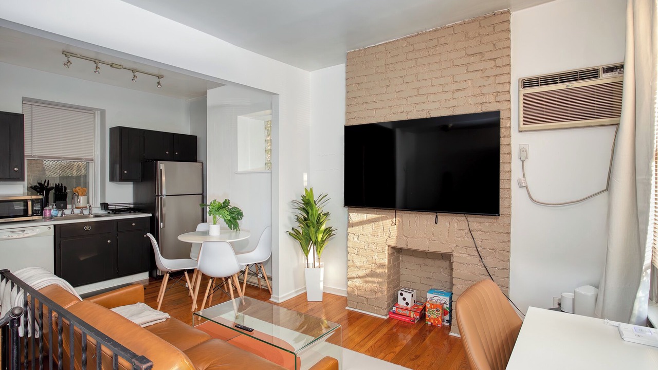 Photo of Livingroom in Shadyside