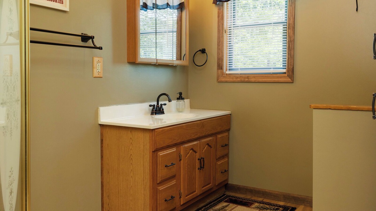 Photo of Bathroom in Gaines
