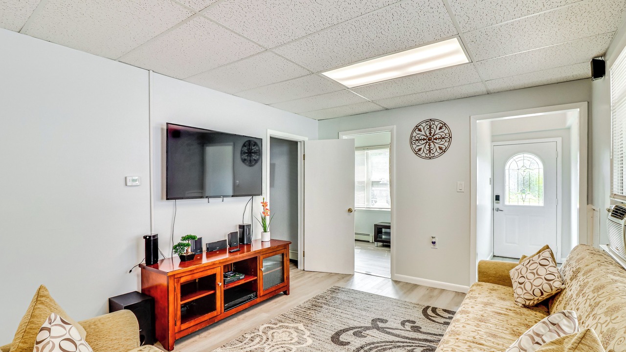 Photo of Livingroom in Keansburg
