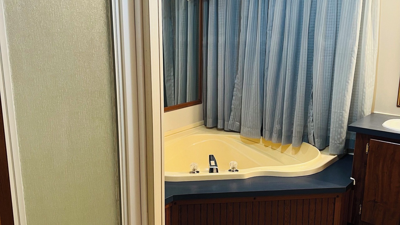 Photo of Bathroom in Willis Wharf