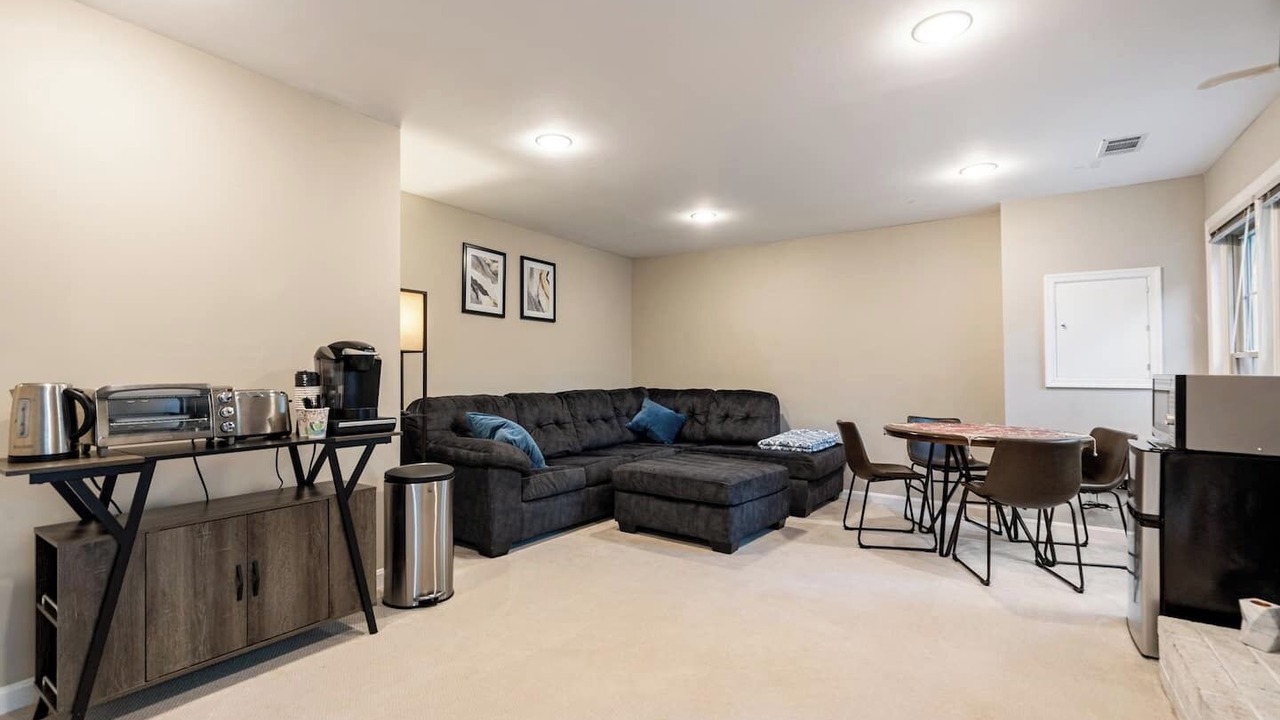 Photo of Livingroom in Oakton