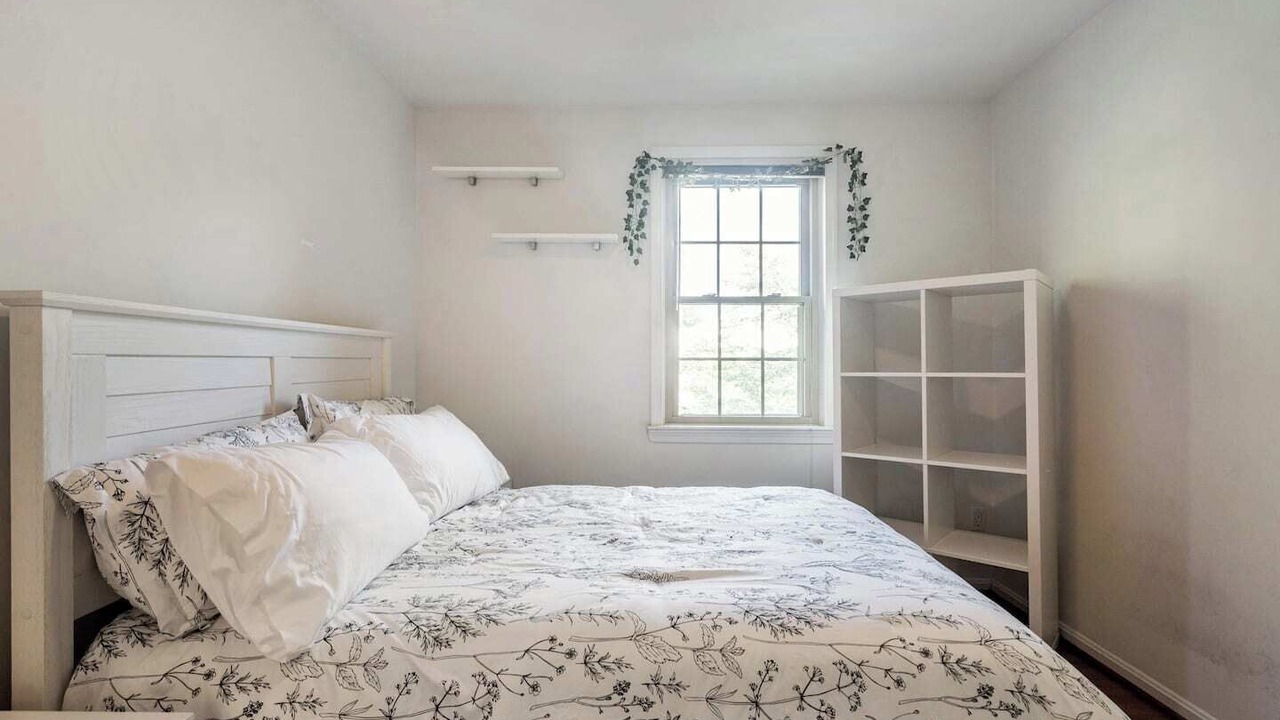 Photo of Bedroom in Oakton