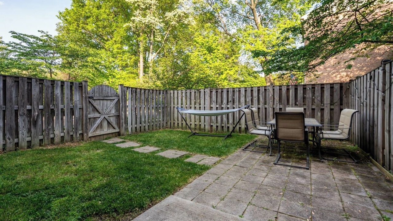 Photo of Outdoor in Oakton