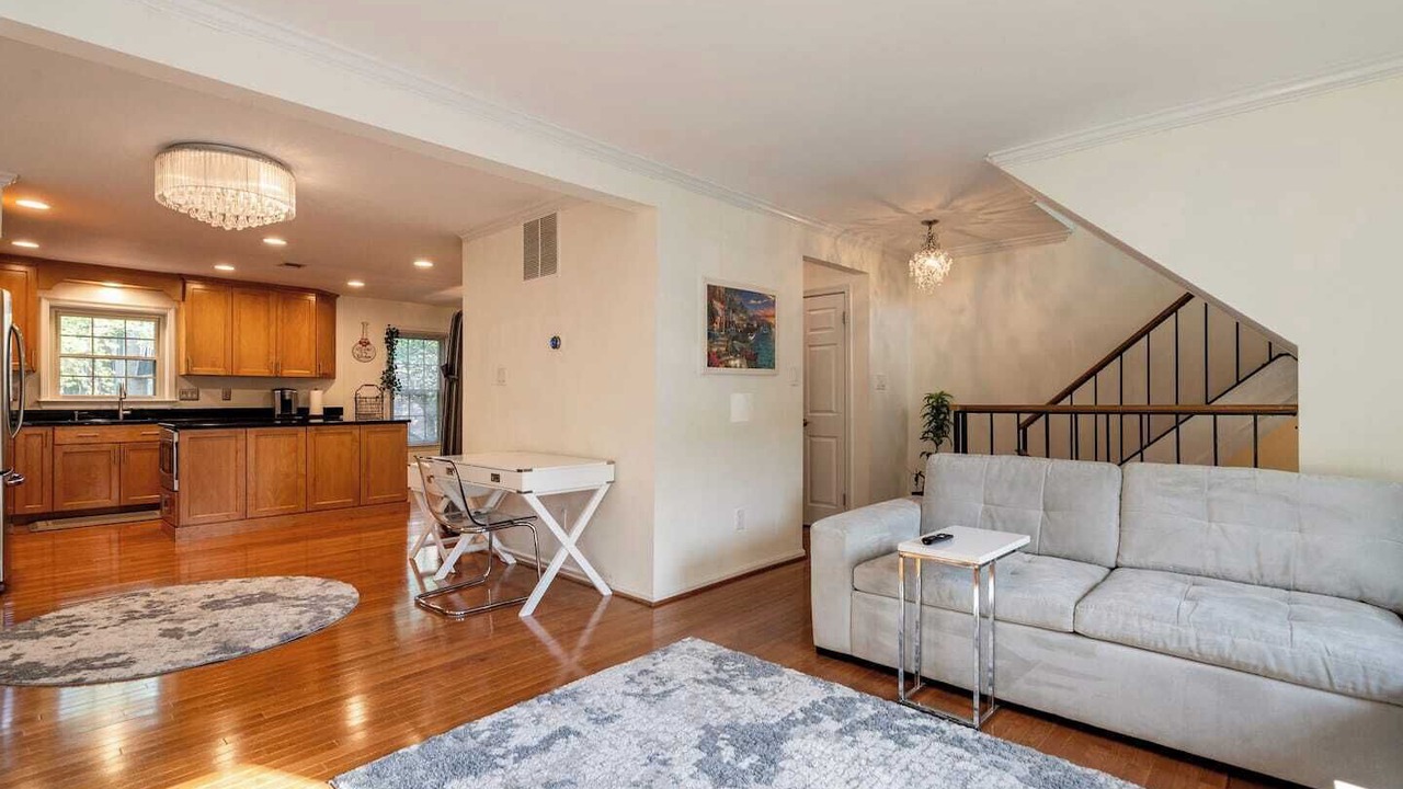 Photo of Livingroom in Oakton