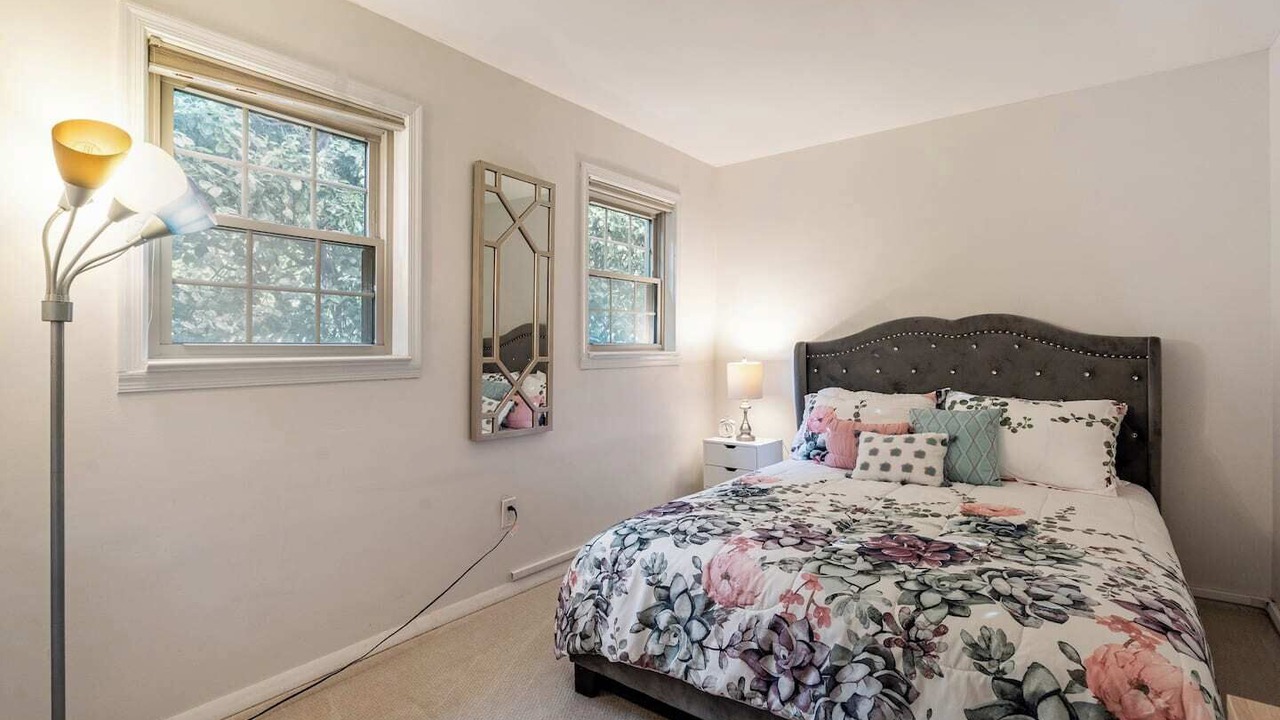 Photo of Bedroom in Oakton