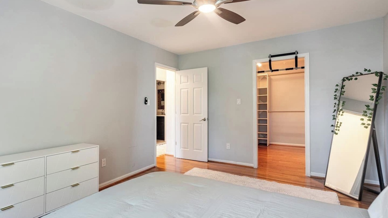 Photo of Bedroom in Oakton