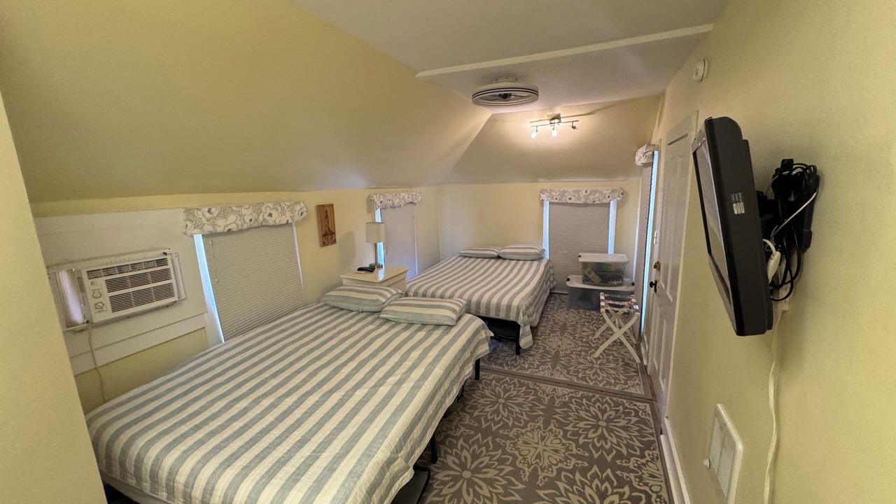Photo of Bedroom in Lakeside