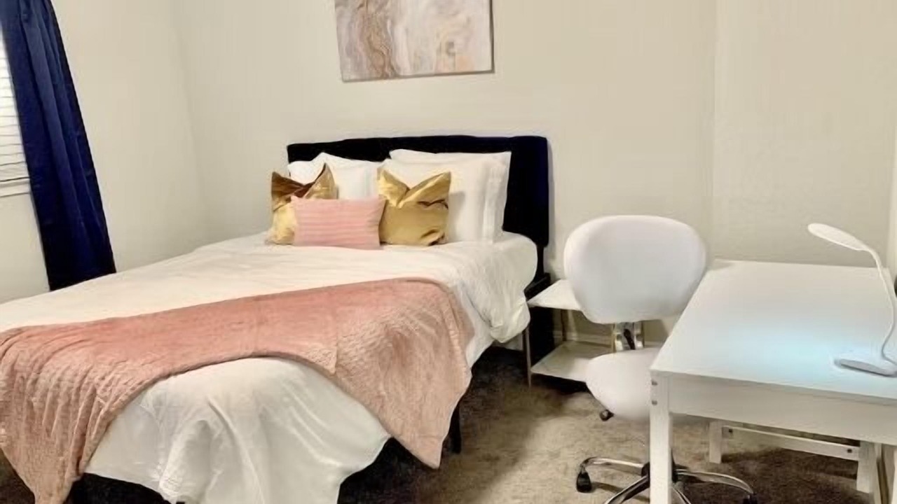 Photo of Bedroom in Plaza Midwood