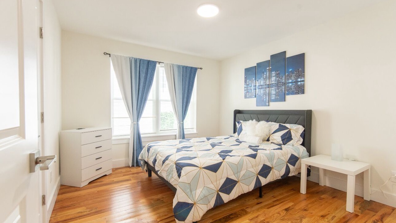 Photo of Bedroom in Weequahic