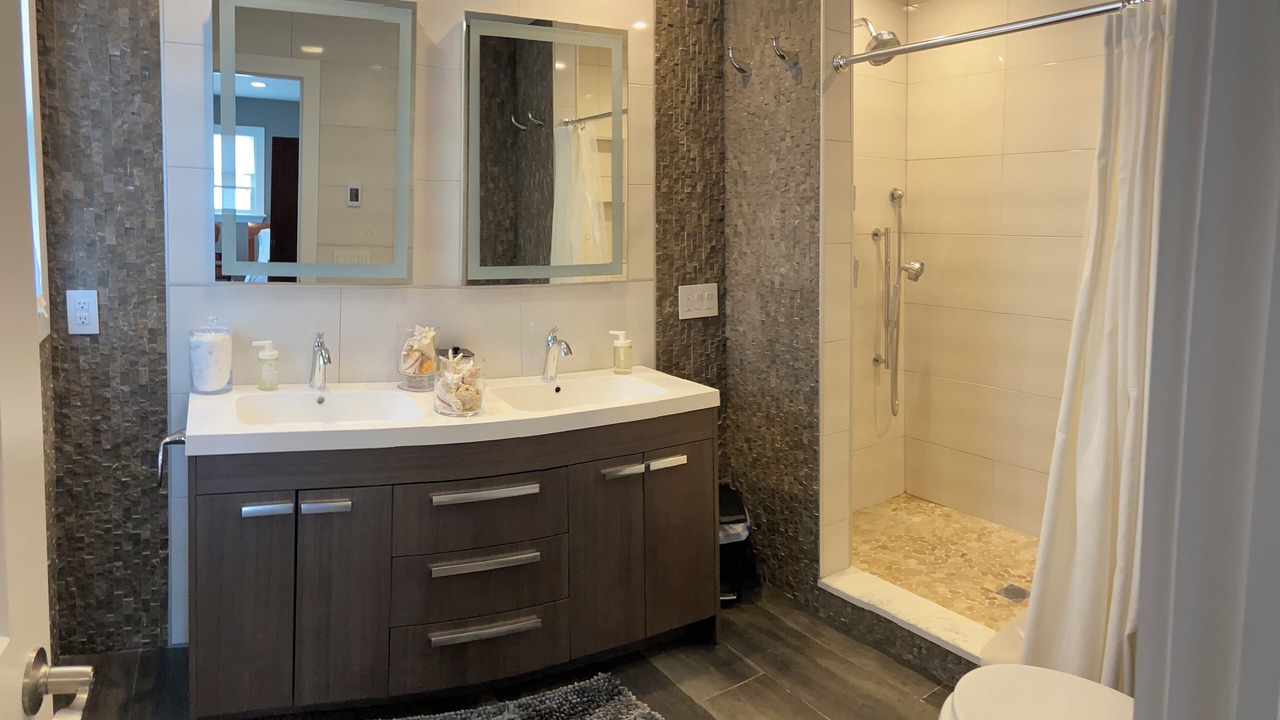 Photo of Bathroom in Elmwood Park