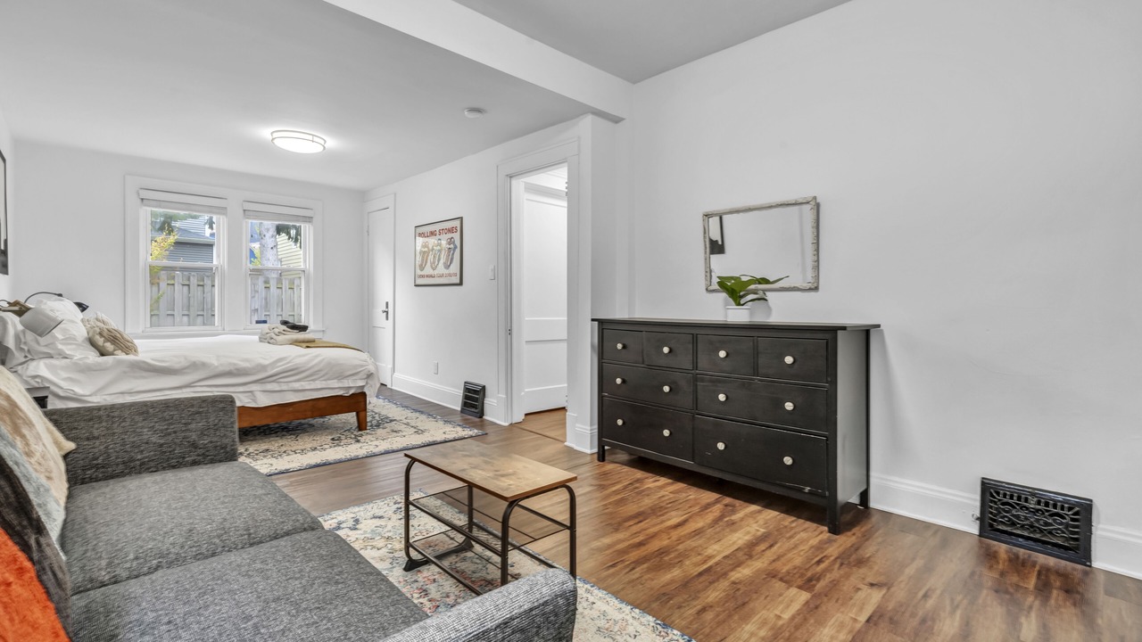 Photo of Bedroom in Detroit - Shoreway