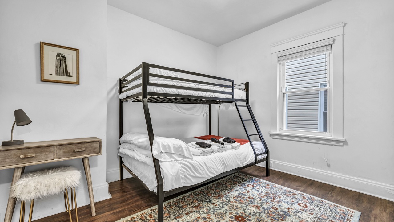 Photo of Bedroom in Detroit - Shoreway