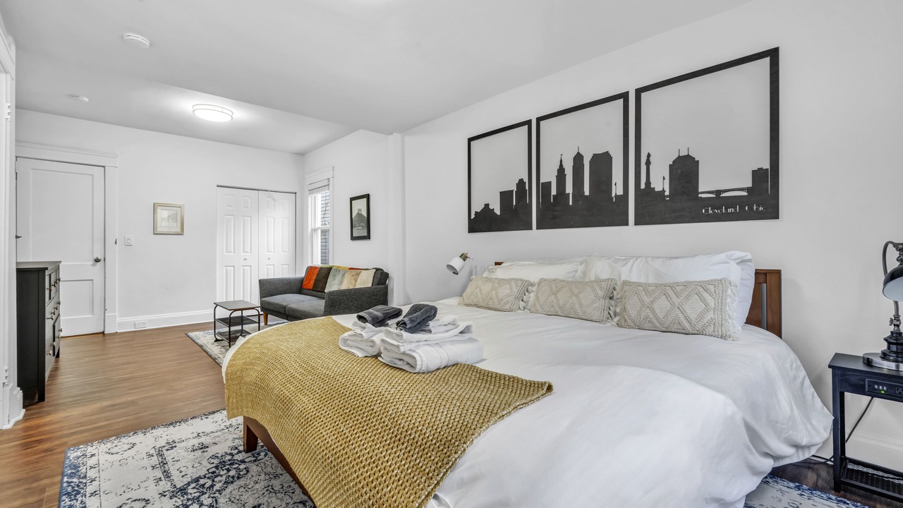 Photo of Bedroom in Detroit - Shoreway