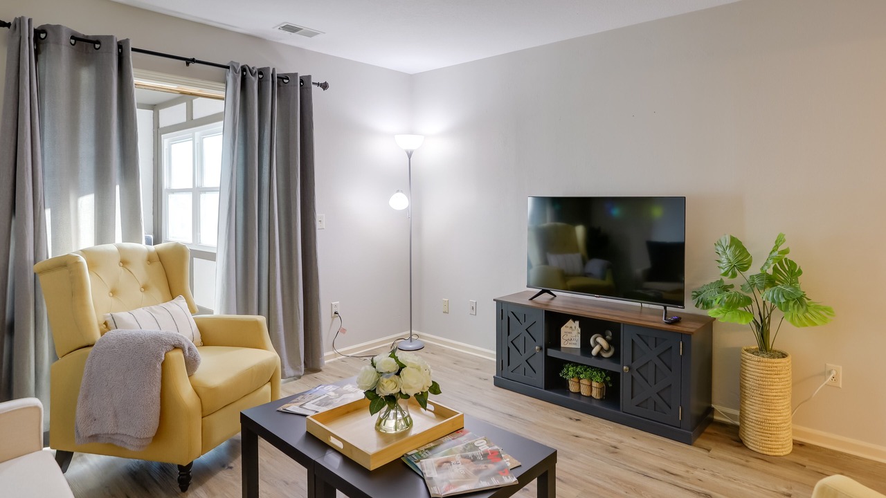 Photo of Livingroom in Reynolds Corners