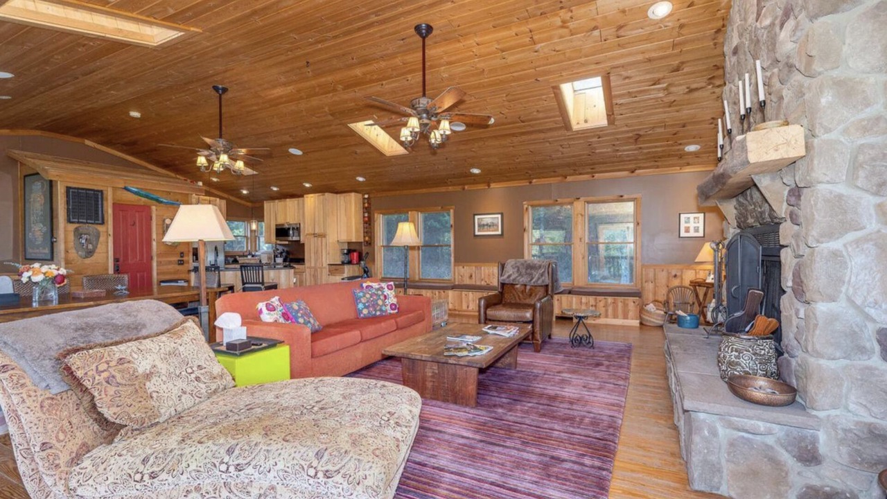 Photo of Livingroom in Lost River